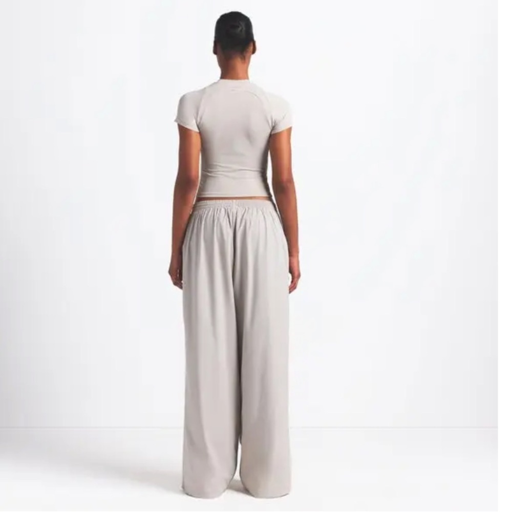 🩶 SKIMS Stone Woven Nylon Track Pants Nike - Picture 3 of 11